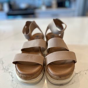 Steve Madden bondi platform sandal size 7 blush